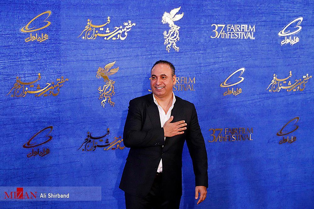حمید فرخنژاد، ساره بیات و بازیگران «سمفونی نهم» در مراسم فرش قرمز جشنواره فجر