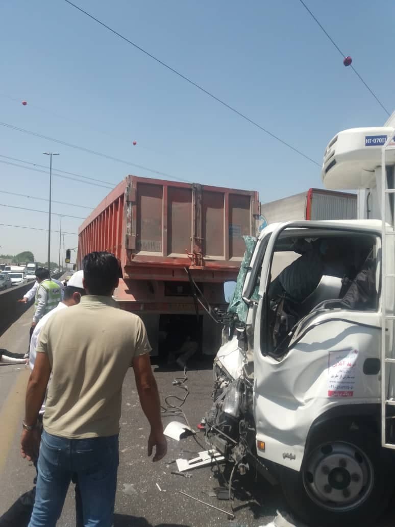 تصادف در آزادراه تهران