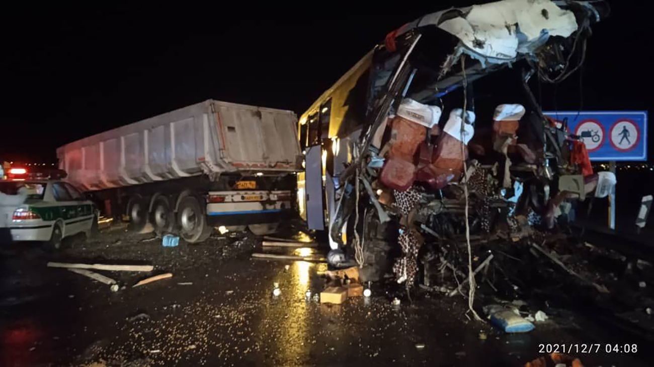 تصادف مرگبار اتوبوس مسافربری در جاده قم-کاشان
