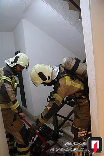 نجات 180 شهروند از میان دود و آتش ساختمان 31 طبقه 