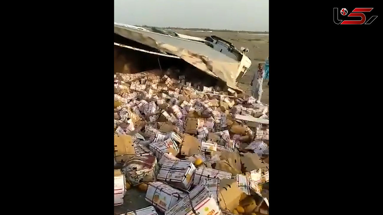 فیلم واژگونی کامیون با بار انبه در مسیر تهران