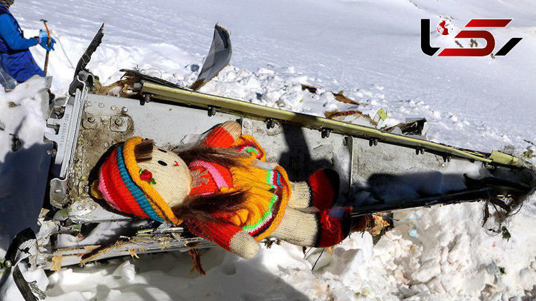 عکس های دیده نشده از لاشه هواپیما /عروسک دخترانه ای که صاحبش زیر برف ها مدفون است +تصاویر 