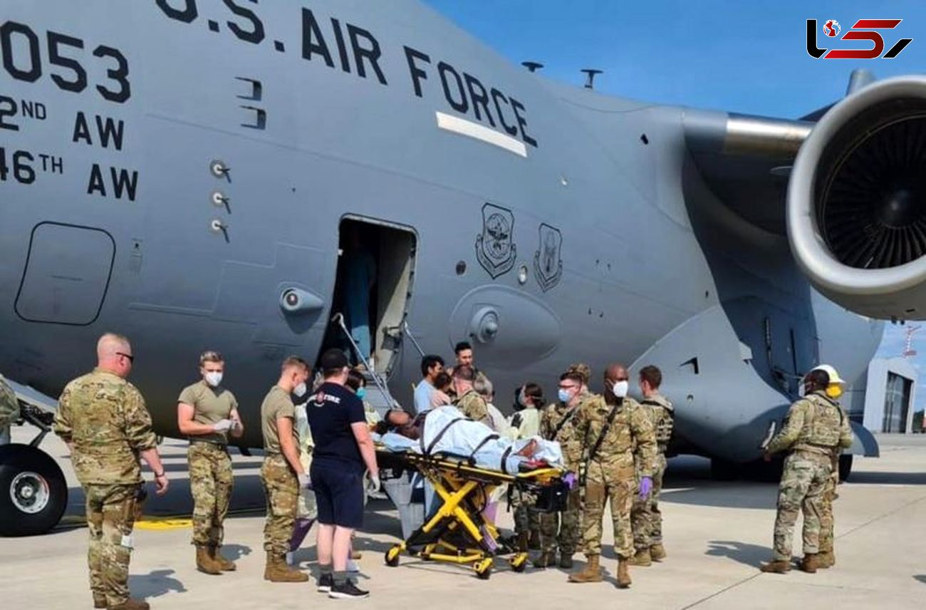 زایمان زن افغان داخل هواپیمای آمریکایی در حال فرار از طالبان + فیلم