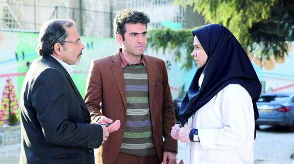 فیلم/ سکانس خنده دار لیسانسه ها؛ وقتی داماد رو به زور میبرن خواستگاری!