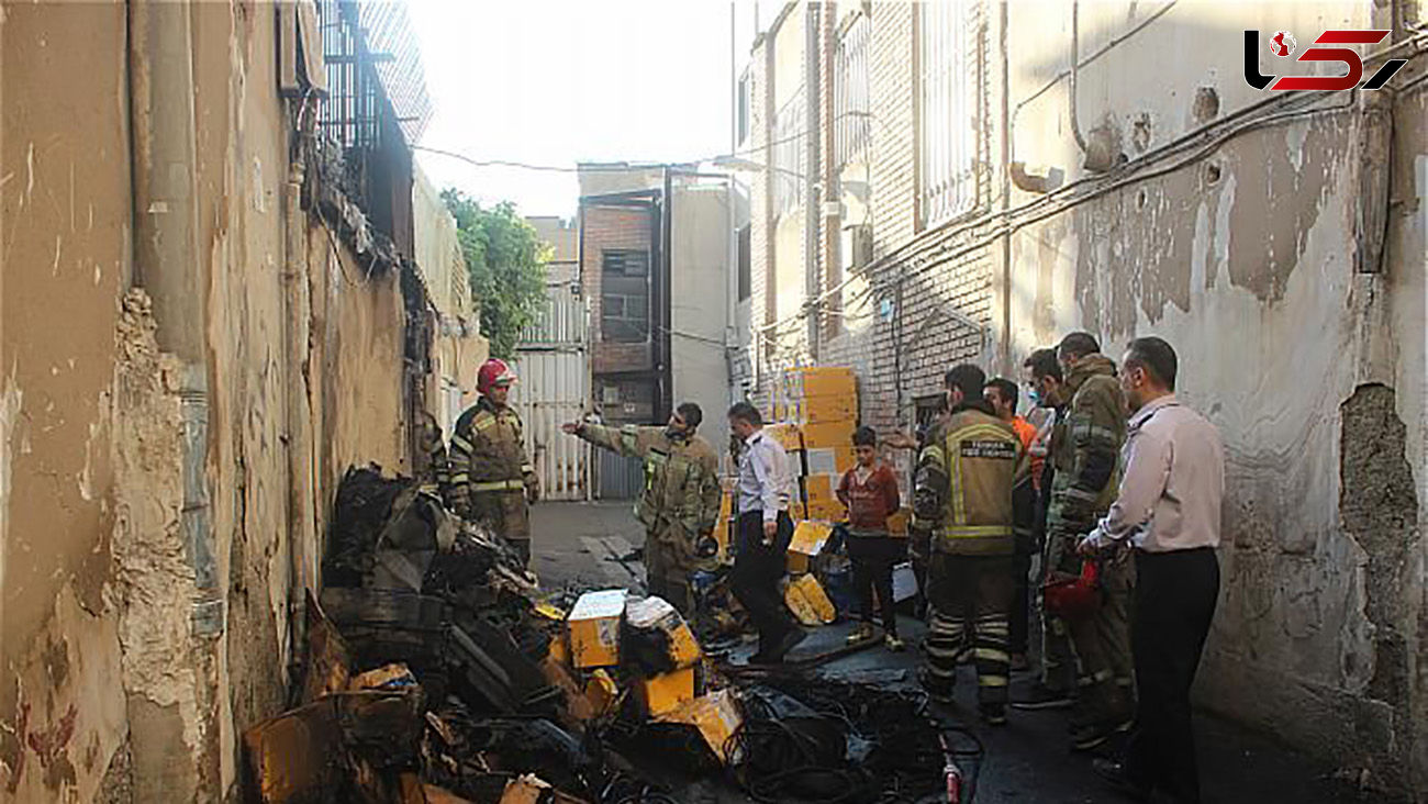 نجات 3 کارگر جوان در آتش سوزی انبار لوازم یدکی خودرو + عکس ها