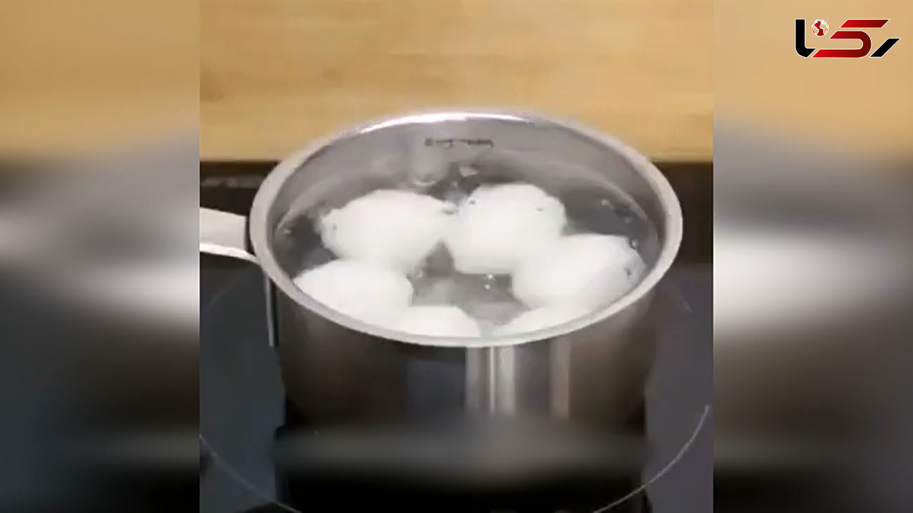 تخم مرغ آب پز را به راحتی پوست بکنید + فیلم