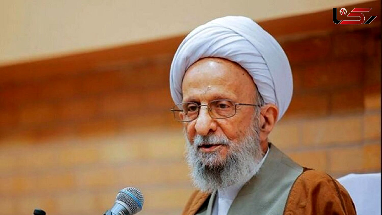 بوسه سردار سلیمانی بر پیشانی آیت الله مصباح یزدی
